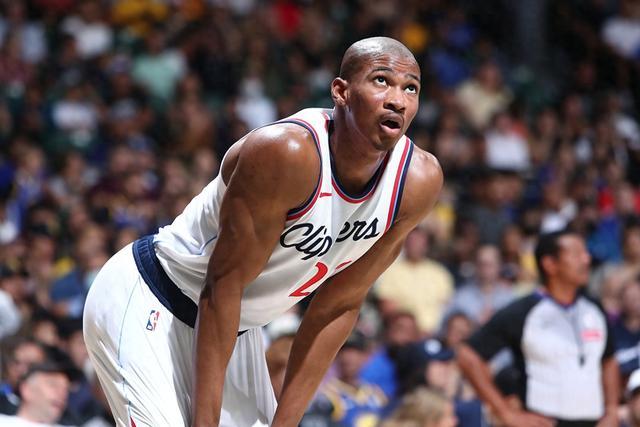 王哲林24+17布莱德索26分 上海终结新疆6连胜